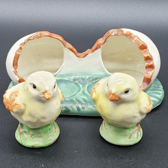 Ceramic Hatched Twin Chicks Single Egg Vintage Salt & Pepper Shaker Set - Picture 2 of 16